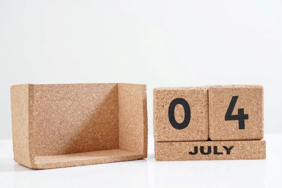 CORK DESKTOP ACCESSORIES- Calendar With Case