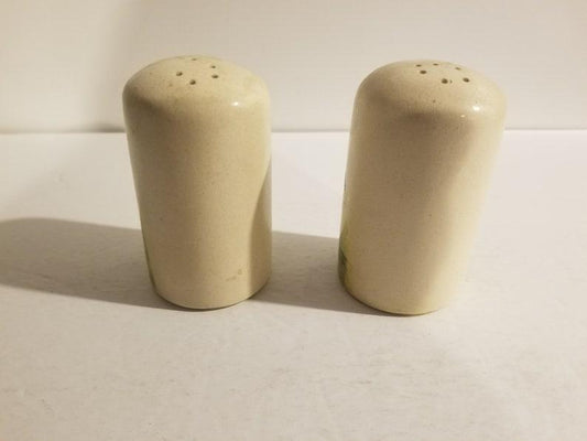 Stoneware - salt N pepper set white